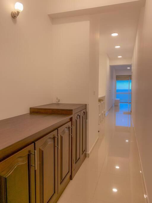 Masa Beach Front Apartment Uswetakeiyawa Ja-Ela Kültér fotó