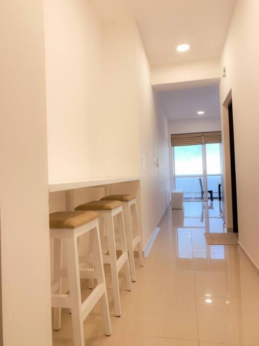 Masa Beach Front Apartment Uswetakeiyawa Ja-Ela Kültér fotó