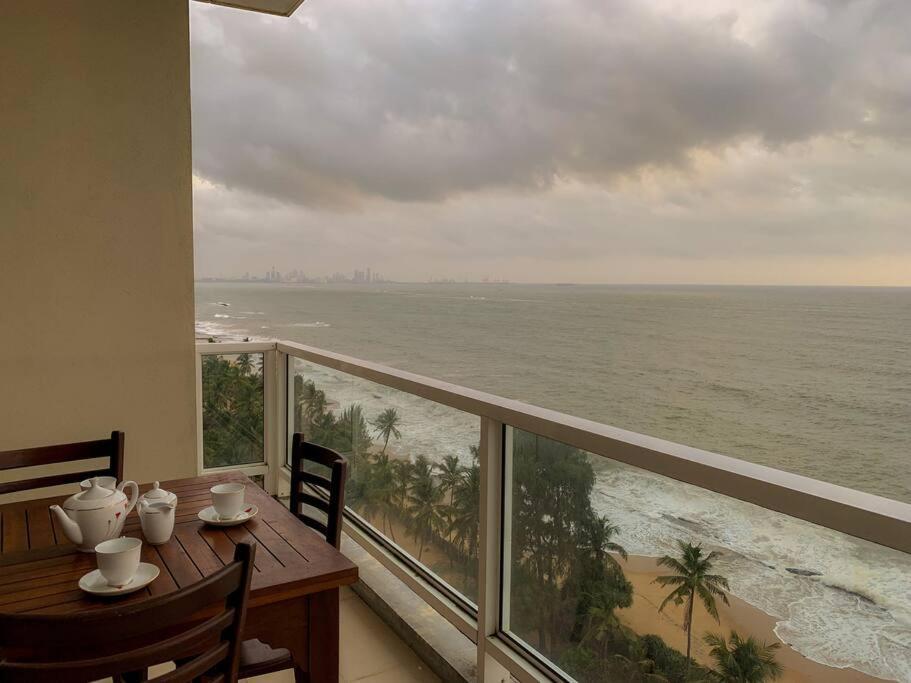Masa Beach Front Apartment Uswetakeiyawa Ja-Ela Kültér fotó