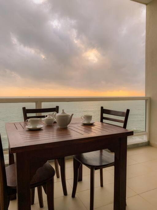 Masa Beach Front Apartment Uswetakeiyawa Ja-Ela Kültér fotó