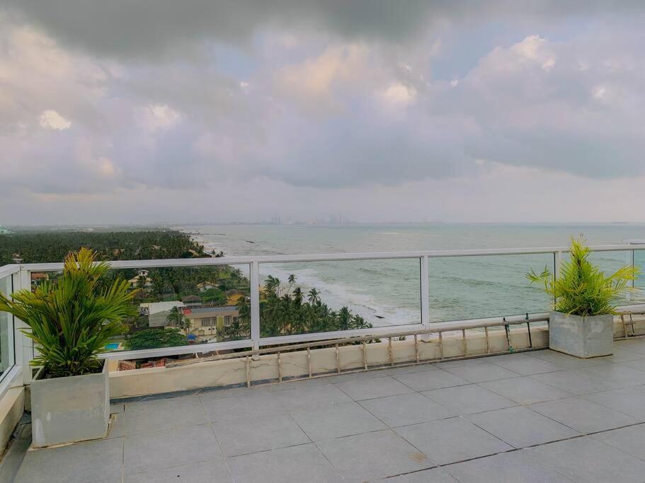 Masa Beach Front Apartment Uswetakeiyawa Ja-Ela Kültér fotó