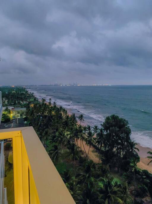 Masa Beach Front Apartment Uswetakeiyawa Ja-Ela Kültér fotó