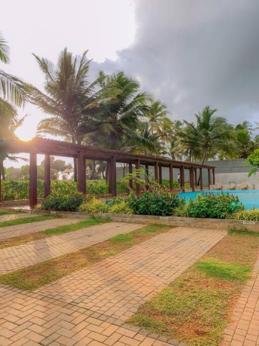 Masa Beach Front Apartment Uswetakeiyawa Ja-Ela Kültér fotó