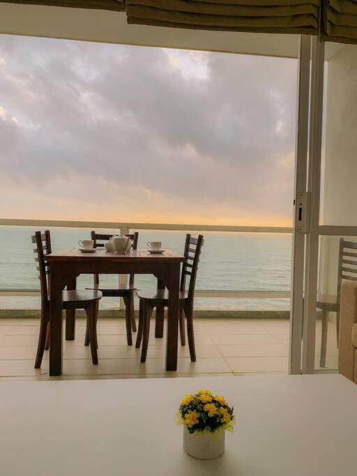 Masa Beach Front Apartment Uswetakeiyawa Ja-Ela Kültér fotó